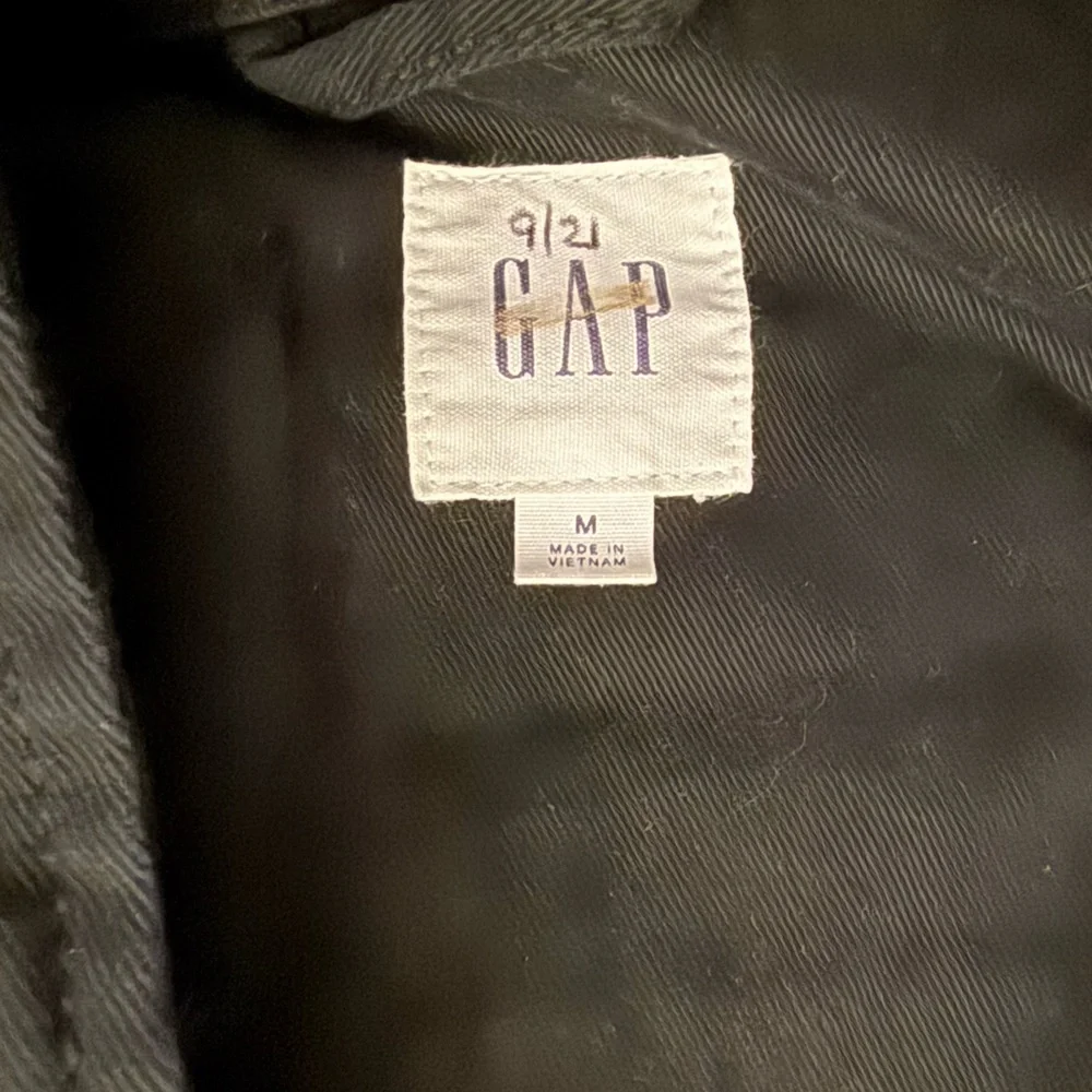 GAP Women's Utility Jacket in Black - Picture 3 of 3